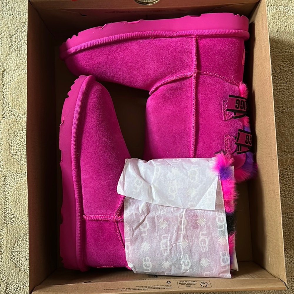 Hot Pink Bailey Bow Uggs, Size 3 Girls.